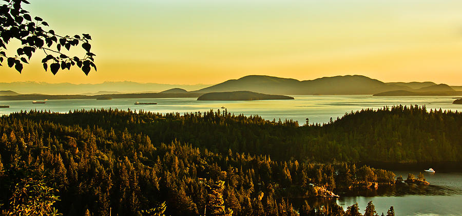 Sunrise+over+Bellingham+Bay+photographed+by+Robert+Bales