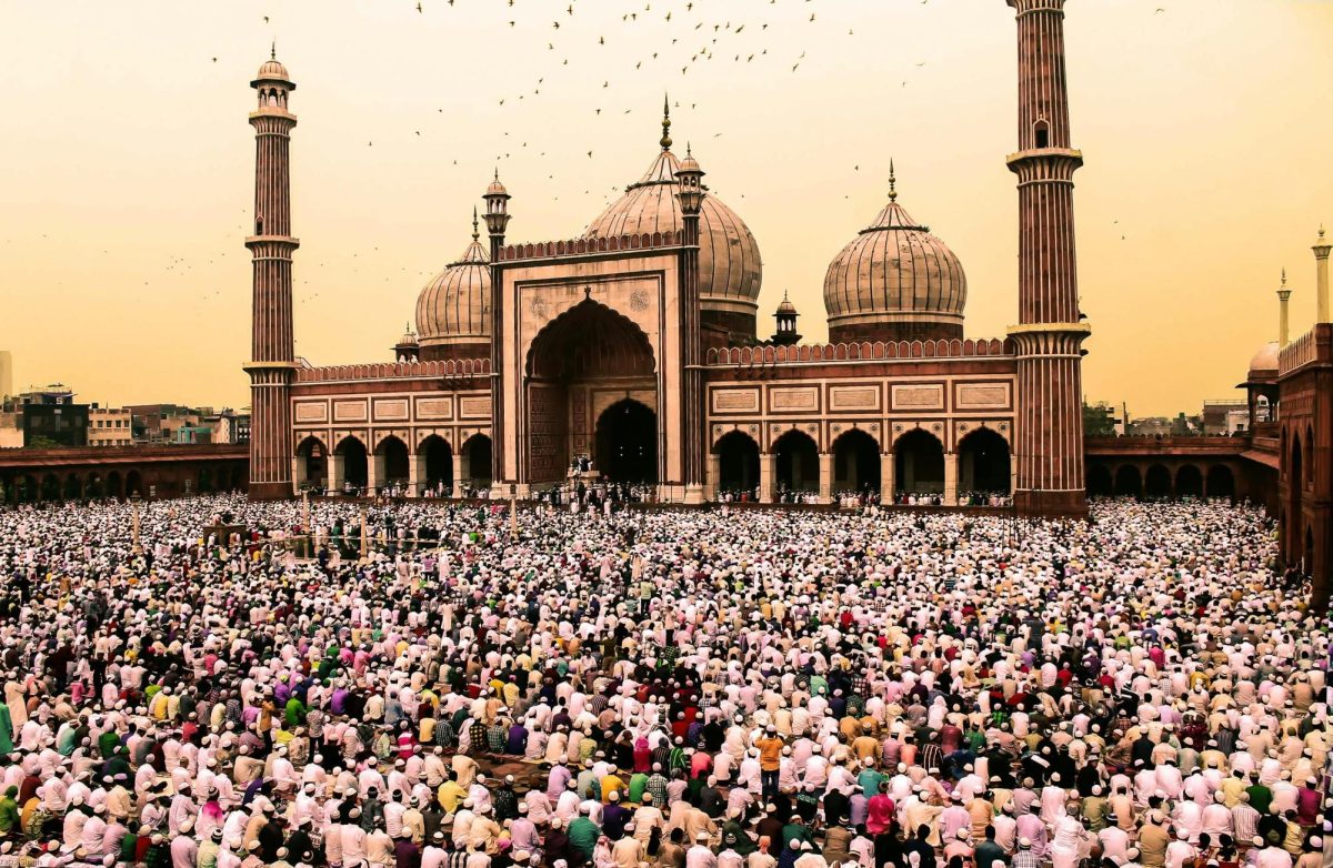 Group+Prayer+near+one+of+the+largest+Mosques%2C+called+the+Jama+Masjid+in+Delhi